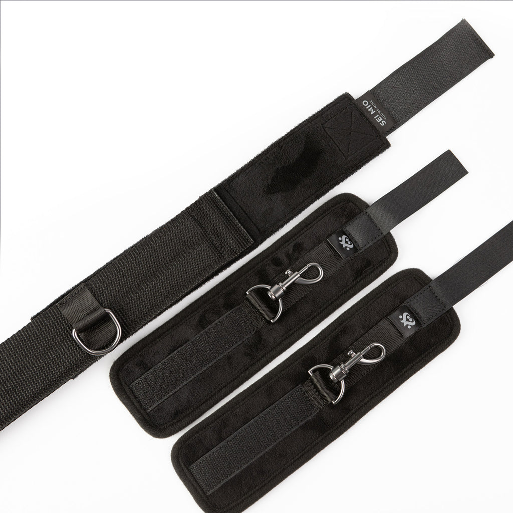 SEI MIO-Spread The Love - Ankle Bar With Wristrestraints